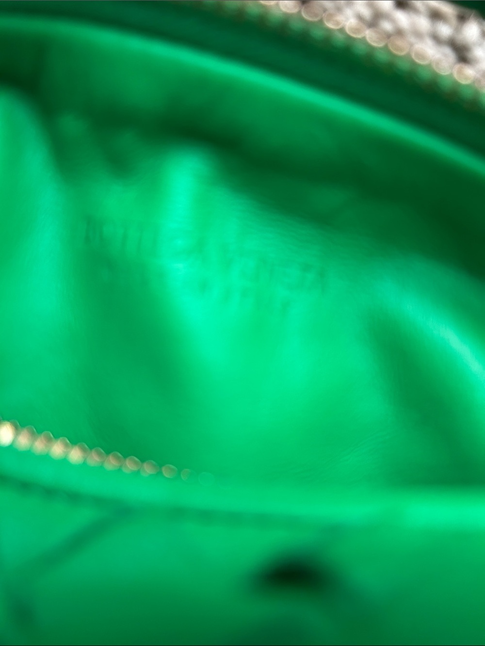 Bottega Veneta Knotted Intrecciato Hobo Bag in Bright Green.
NWOT
BEST OFFER - Picture 4 of 6